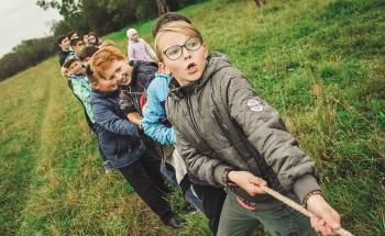 kids playing with rope tug of war